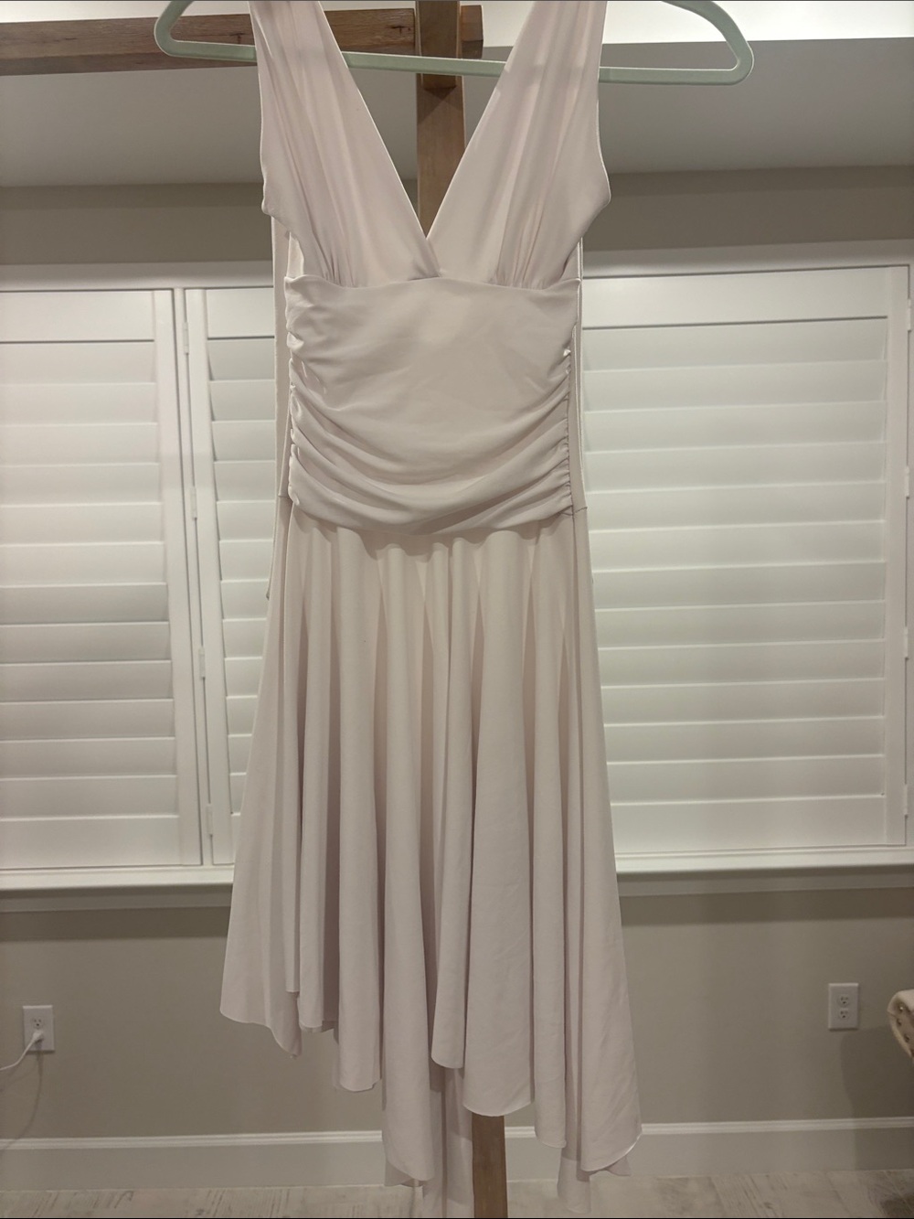 Marilyn Monroe costume dress.  Elegant V-Neck High-Low Dress in Soft white